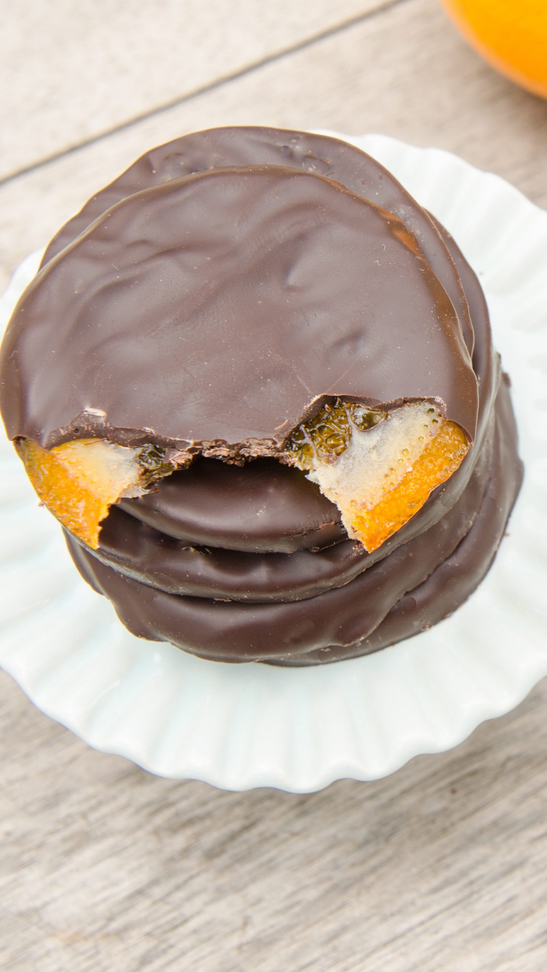 Fette di arancia ricoperte di cioccolato